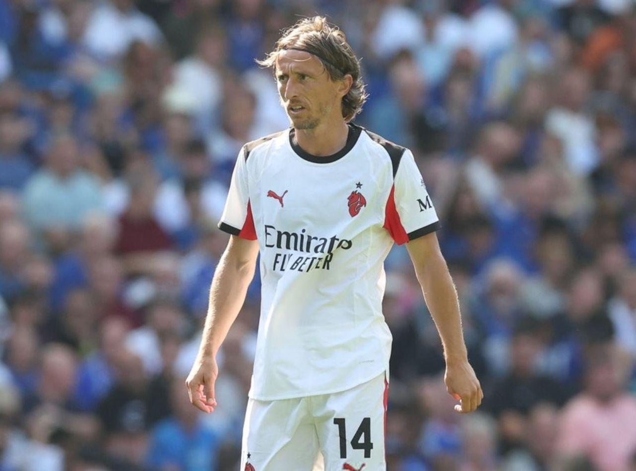 他将球传到, 米兰主场迎 他将球传到, 米兰主场迎