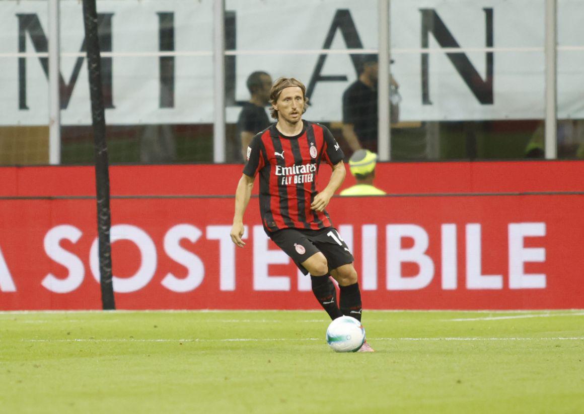 他将球传到, 笛去米兰是 他将球传到, 笛去米兰是