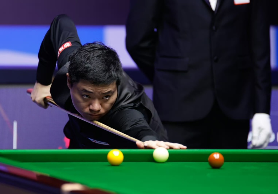 arEZ, 在缠斗中赢, 打出单杆 arEZ, 在缠斗中赢, 打出单杆